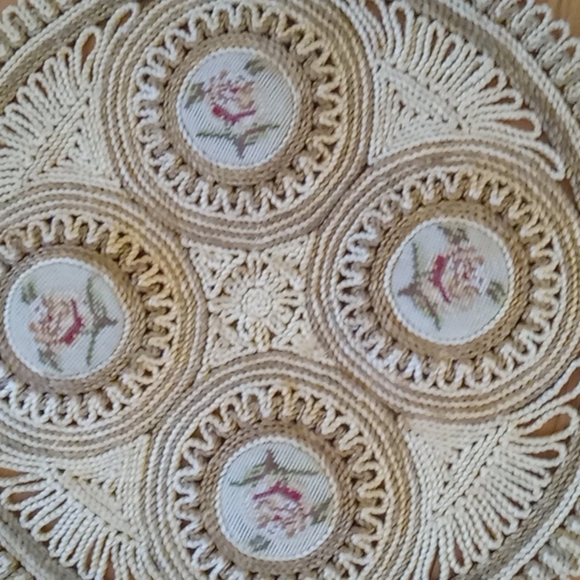 ⭐️ Host Pick ⭐️ Vintage Wicker Trivet Table Topper with needlepoint accent - Picture 4 of 6